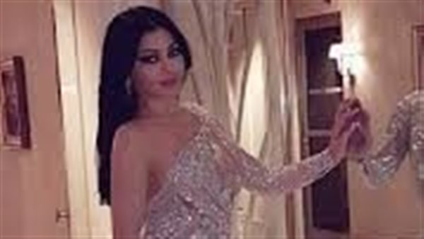 فستان جريء سعره صادم.. هيفاء وهبي تثير الجدل بإطلالة جديدة في باريس | شاهد
