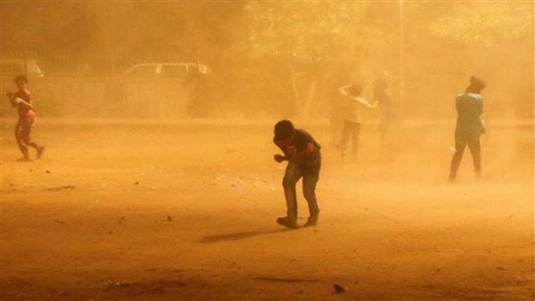 عاصفة ترابية جديدة.. كيف تحمي نفسك خارج المنزل؟