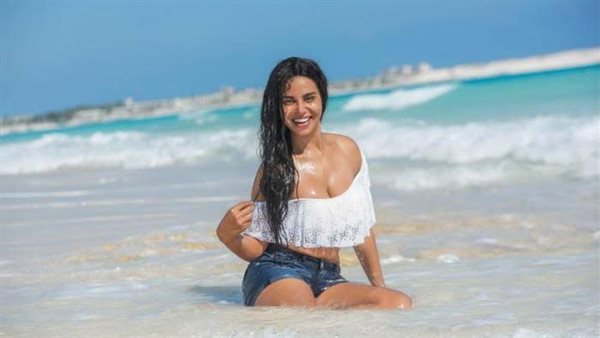 ببطن مكشوف.. نسرين أمين تثير الجدل على إنستجرام | شاهد 