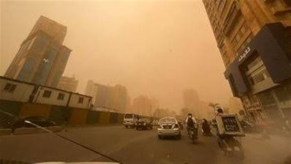 نوعية الملابس والاستحمام.. طبيب شهير يوجه نصائح للمواطنين بالتزامن مع الطقس السئ