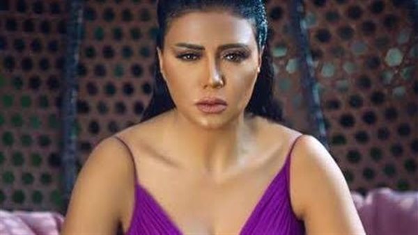 مش فستان.. إطلالة مثيرة لـ رانيا يوسف |شاهد