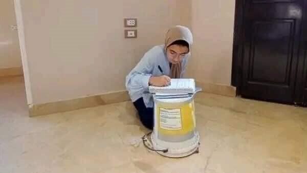 بتذاكر على جردل.. قصة كفاح وراء تفوق الأولى بإعدادية كفر الشيخ