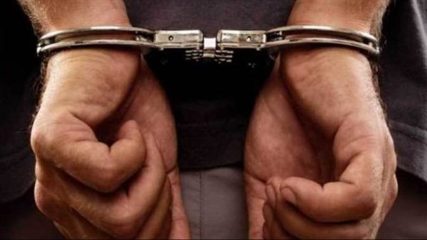 نال جزاء جريمته.. تفاصيل مؤلمة في قتل فلاح لزوجة جاره ونجلها والسبب صادم