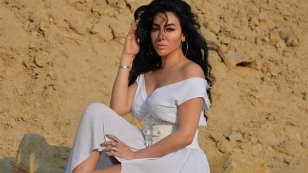 شللية ومين مصاحب ومين متجوز.. ميرهان حسين تفتح النار على الوسط الفني | شاهد