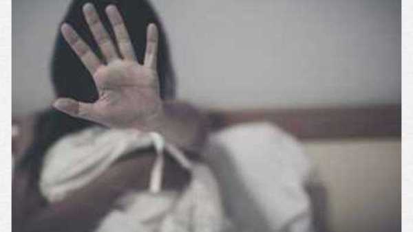 هلفّق لِك تهمة.. قرار عاجل ضد مندوب مبيعات أجبر متزوجة على علاقة آثمة