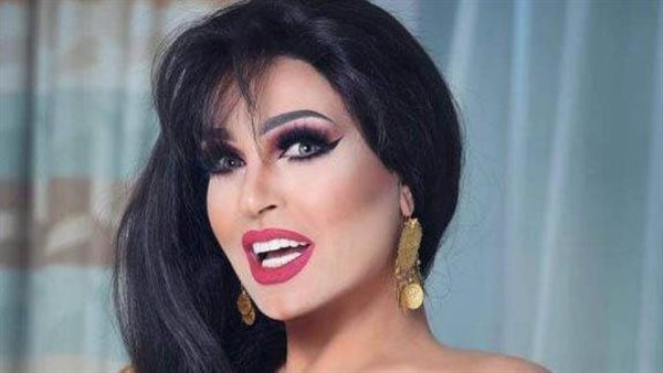 ما يقع إلا الشاطر.. فيديو لحظة سقوط فيفي عبده على الأرض | شاهد 