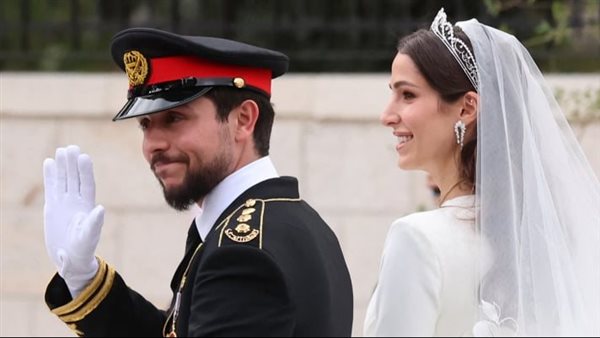 أثار إعجاب الحضور.. ما تكلفة تاج الأميرة رجوة وماذا كتبت عليه؟