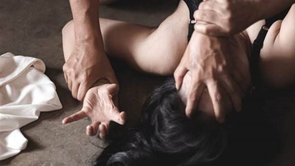 اعتبرني زي أختك.. طالبة التجارة قبلت يده ولكنه هتك عرضها لنصف ساعة