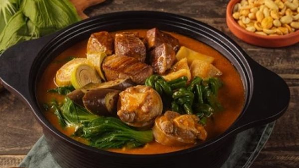 الدفاع: البلاغ كيدي.. ماذا قررت المحكمة في قضية سرقة مجوهرات ميرهان حسين ؟