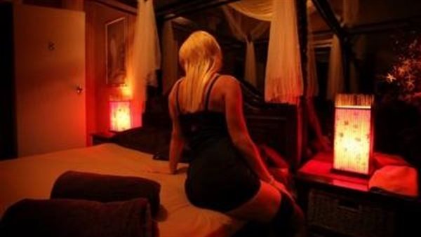 استدرجوه بـ ليلة حمرا.. تفاصيل محاكمة المتهمين بالتخلص من طبيب التجمع