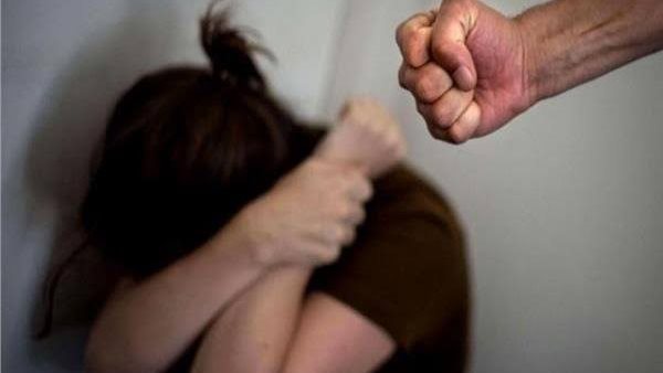 حلق شعرها زيرو.. تفاصيل صادمة في تعذيب فتاة على يد والدها لارتباطها عاطفيا بالدقهلية