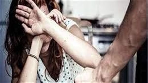 شاكك فيها.. تفاصيل مثيرة في اتهام منة لزوجها العرفي بتعذيبها 