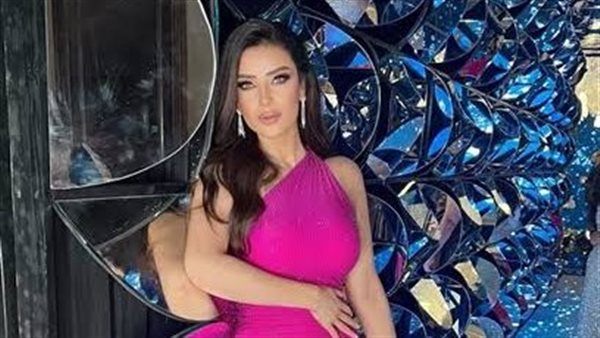 لا تستعجلوا الحب.. رضوى الشربيني تثير الجدل بإطلالة جديدة | شاهد
