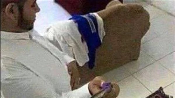 أشعر الآن بالخشوع.. جنون الريتش يدفع شخصا لتصوير صلاته في المسجد