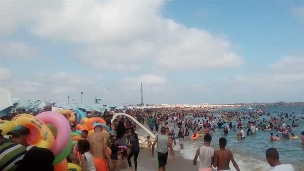خمور ومخدرات على شواطئ الإسكندرية.. بيان رسمي لـ السياحة والمصايف في العيد