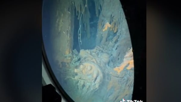 هذا ما حدث.. آخر لايف لركاب الغواصة تيتان قبل انفجارها | شاهد