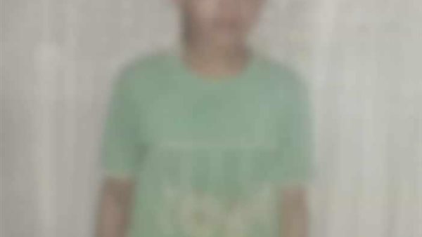 قيدها في السرير بالجنزير.. جومانا هربت من تعذيب زوج الأم إلى الشارع بقنا