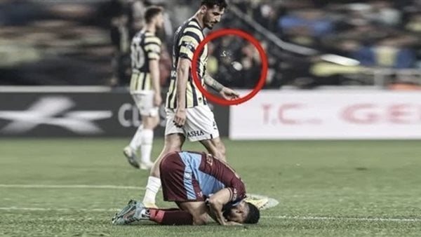 قلبي وجعني.. تريزيجيه يكشف رد فعله بعد واقعة البصق عليه أثناء السجود