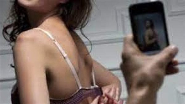 هدّد ثرية عربية بصور وفيديوهات عارية.. تفاصيل مثيرة في إحالة شاب مصري للجنايات