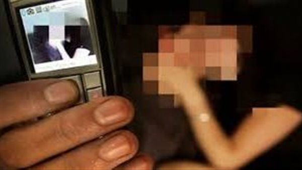 حكاية فتاة القاهرة.. جابوها البيت تعمل علاقة وصوروها بأوضاع مخلة عشان يسرقوها