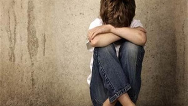 هزعلك لو قولت لأبوك.. تفاصيل صادمة في اعتداء موظف جنسيا على طفل بالتبين