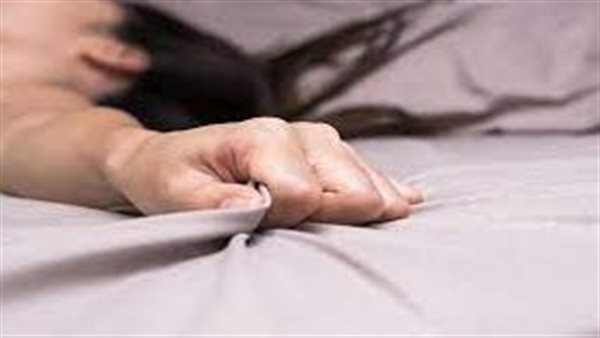 شافتهم أثناء ممارسة الرذيلة.. تفاصيل الحكم بالإعدام لربة منزل وعشيقها قتلا نجلتها خنقًا