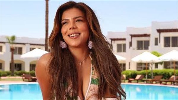 إيه اللي انتي لابساه دا؟.. هكذا علق الجمهور على صور ناهد السباعي على حمام السباحة | شاهد