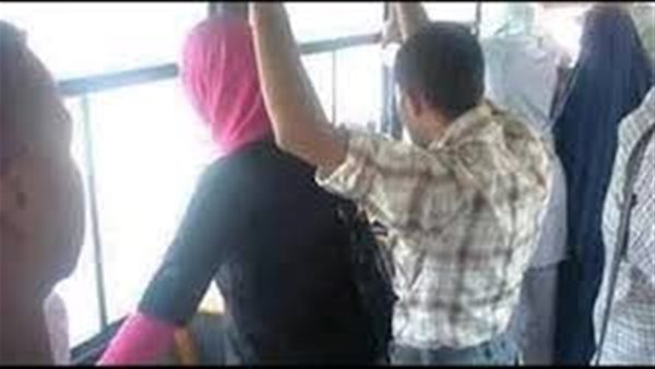 لمس أجزاء حساسة.. سيدة تروي تفاصيل التحرش بها في أتوبيس نقل عام