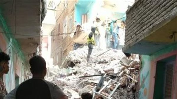 بكاء طفل مع أذان الفجر ونهاية عروسين.. رواية مُبكية عن انهيار عقار حدائق القبة