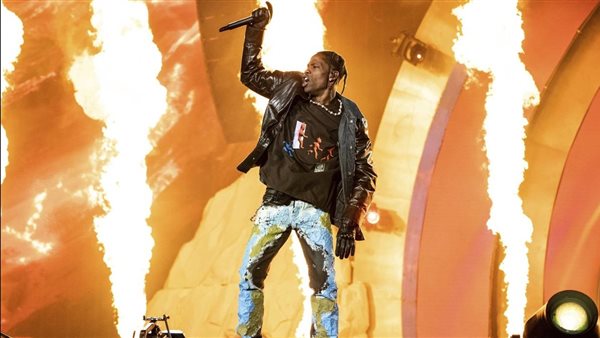 النار لم تنطفئ 12 ساعة.. قصة ما حدث بحفل مرعب لترافيس سكوت برواية الشهود