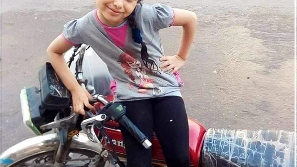 مأساة قمر.. زوجة والدها قطعتها في أكياس وتركتها بمدخل المنزل