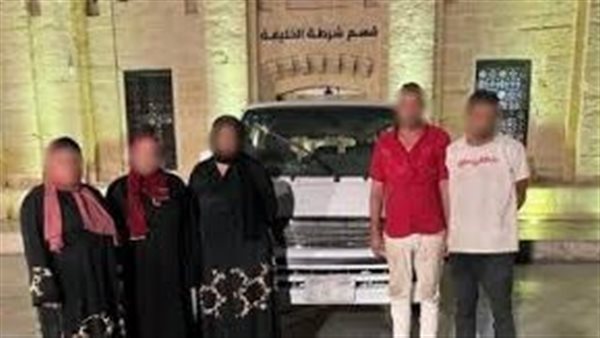 غفلوا الجواهرجي.. فيديو يوثق سرقة 3 سيدات محل ذهب شهير بأكتوبر | شاهد