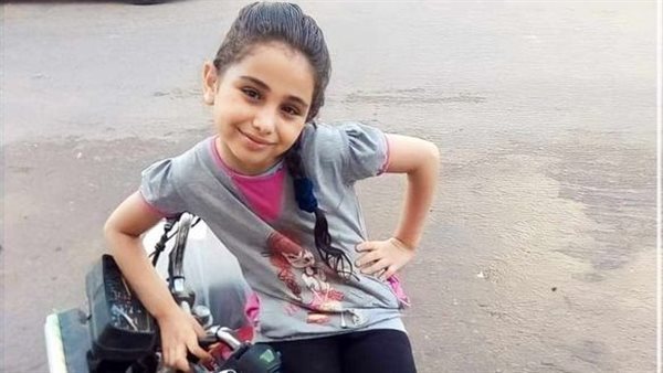 جريمة هزت مصر.. الطفلة قمر جابت العيش لمرات الأب وخرجت من شقتها أشلاء