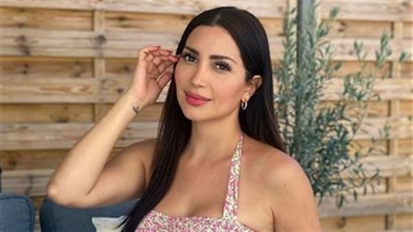 بالشورت.. إطلالة مثيرة للفنانة نسرين طافش بعد الطلاق | شاهد