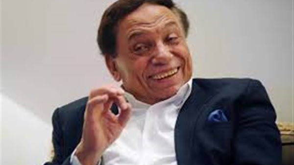 فنان معتزل يكشف سرا عن عادل إمام من أمام الكعبة