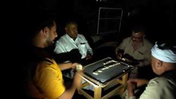 تصريحات مفاجئة لمسؤول كبير.. التوقيت الصيفي سبب أزمة انقطاع الكهرباء 