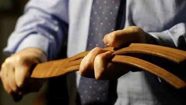 طعنات وسحل على السلالم.. كيف قتل خريج الحقوق والده المسن بمصر القديمة؟