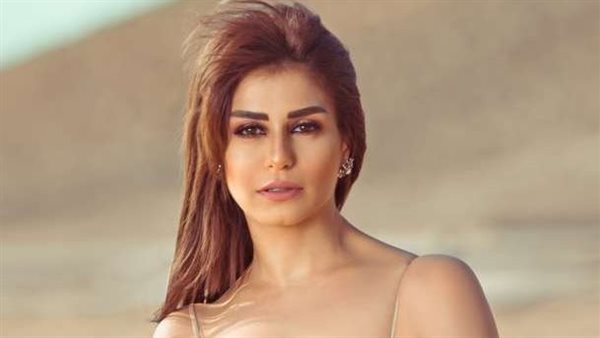 بالمايوه.. منة فضالي تخطف الأنظار بهذه الإطلالة | شاهد