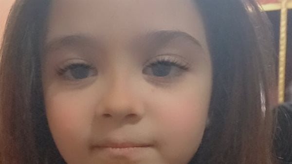 ضرب بنته لحد ما روحها طلعت.. والدة الطفلة لمار تكشف كواليس كارثية في وفاتها