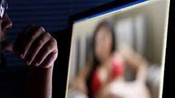 هددها بنشر صور فاضحة.. تفاصيل مثيرة في الحكم بالسجن لعاطل ابتز طالبة بالثانوي