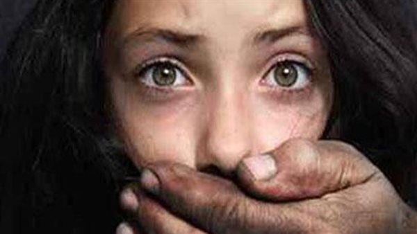 كنت بكلم صحبتي في التليفون.. تفاصيل مثيرة في الحكم بالحبس لعاطل تحرَّش بفتاة مصر الجديدة