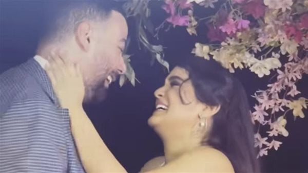 فستان خطيبة نجل عمرو أديب ولميس الحديدي يثير الجدل| شاهد