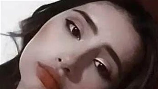 أخرجت رأسها من النافذة.. حادث مأساوي لطفلة داخل حافلة مدرسية | شاهد