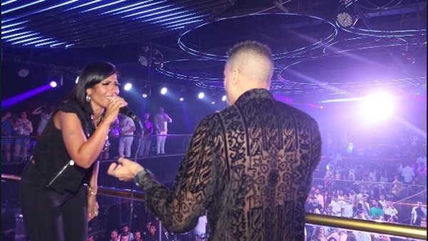 في ستين داهية.. حسن شاكوش يهاجم جمهور حفلته بالساحل الشمالي | فيديو