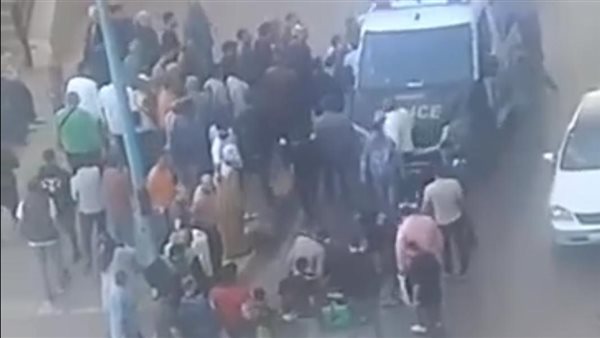 الجيران وقعوا في بعض.. معركة بالأسلحة تنتهي بجثة طبيب في كفر الشيخ