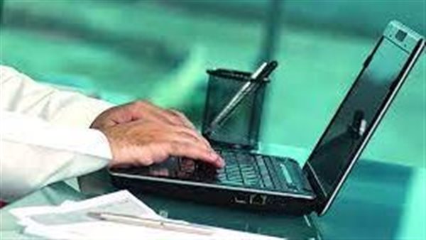 الحكومة تحسم الجدل بشأن مد عمل موظفي الدولة بنظام أون لاين لنهاية سبتمبر