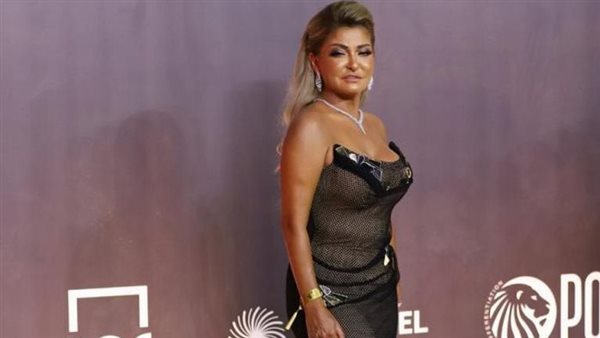 فضي لامع.. علا غانم تثير الجدل بإطلالة جديدة | شاهد