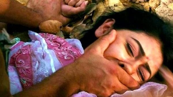 أهدر شرفه بإيده.. سلم جسد زوجته لصديقه ففضلت الموت على الفضيحة