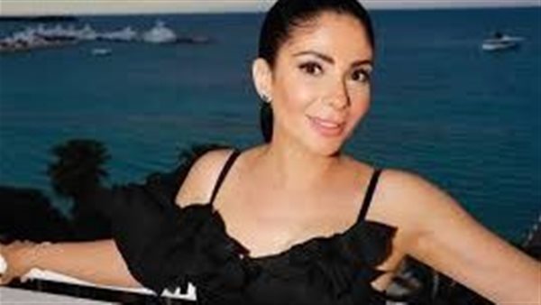 سعره خرافي.. فستان منى زكي الأحمر يثير ضجة على السوشيال ميديا | شاهد