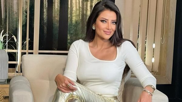 ليه السرطان مابيجلكيش وتموتي؟.. رد ناري من رضوى الشربيني على أحد متابعيها